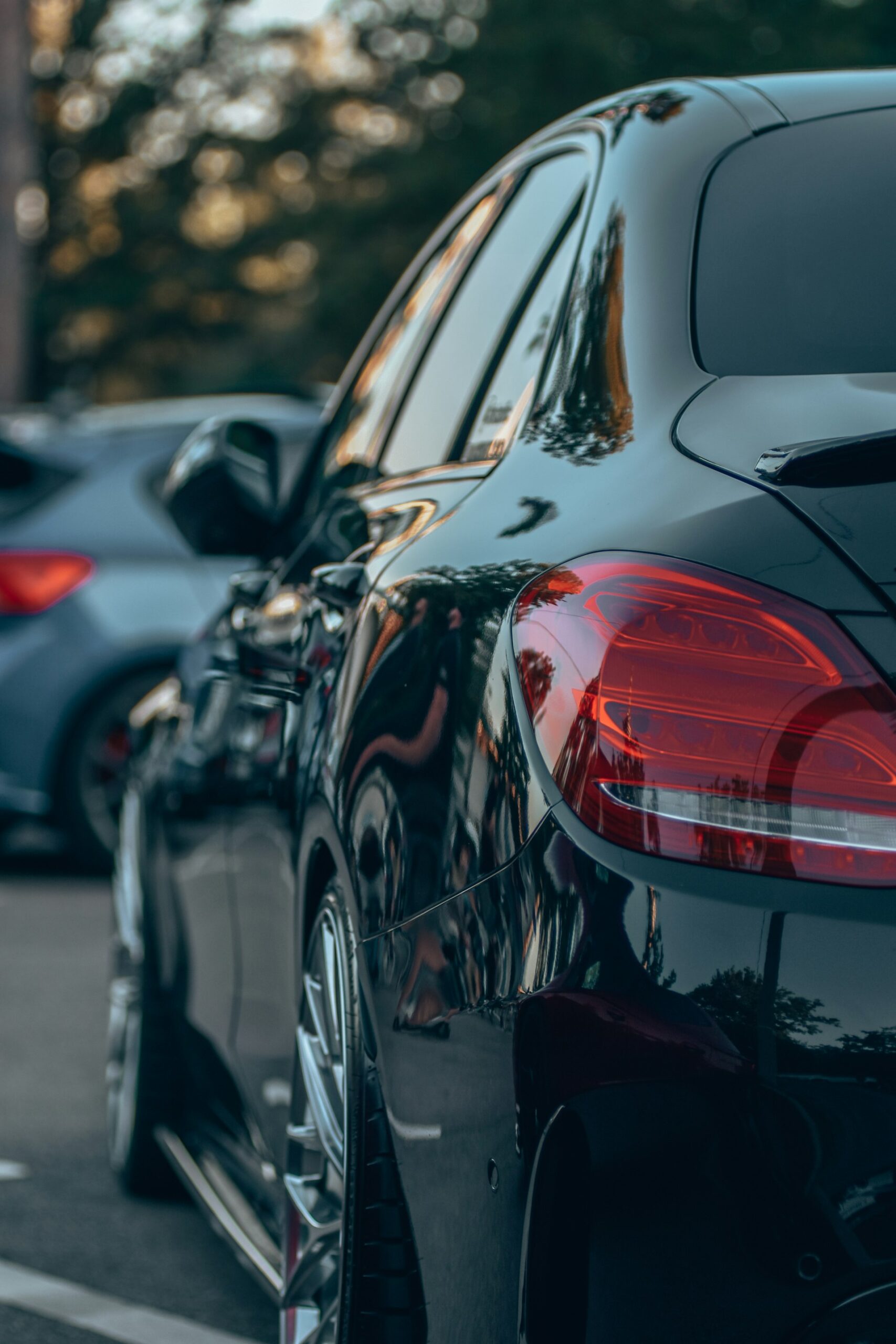 Flexible Mobility: Comparing Automotive Subscriptions and Traditional Leasing