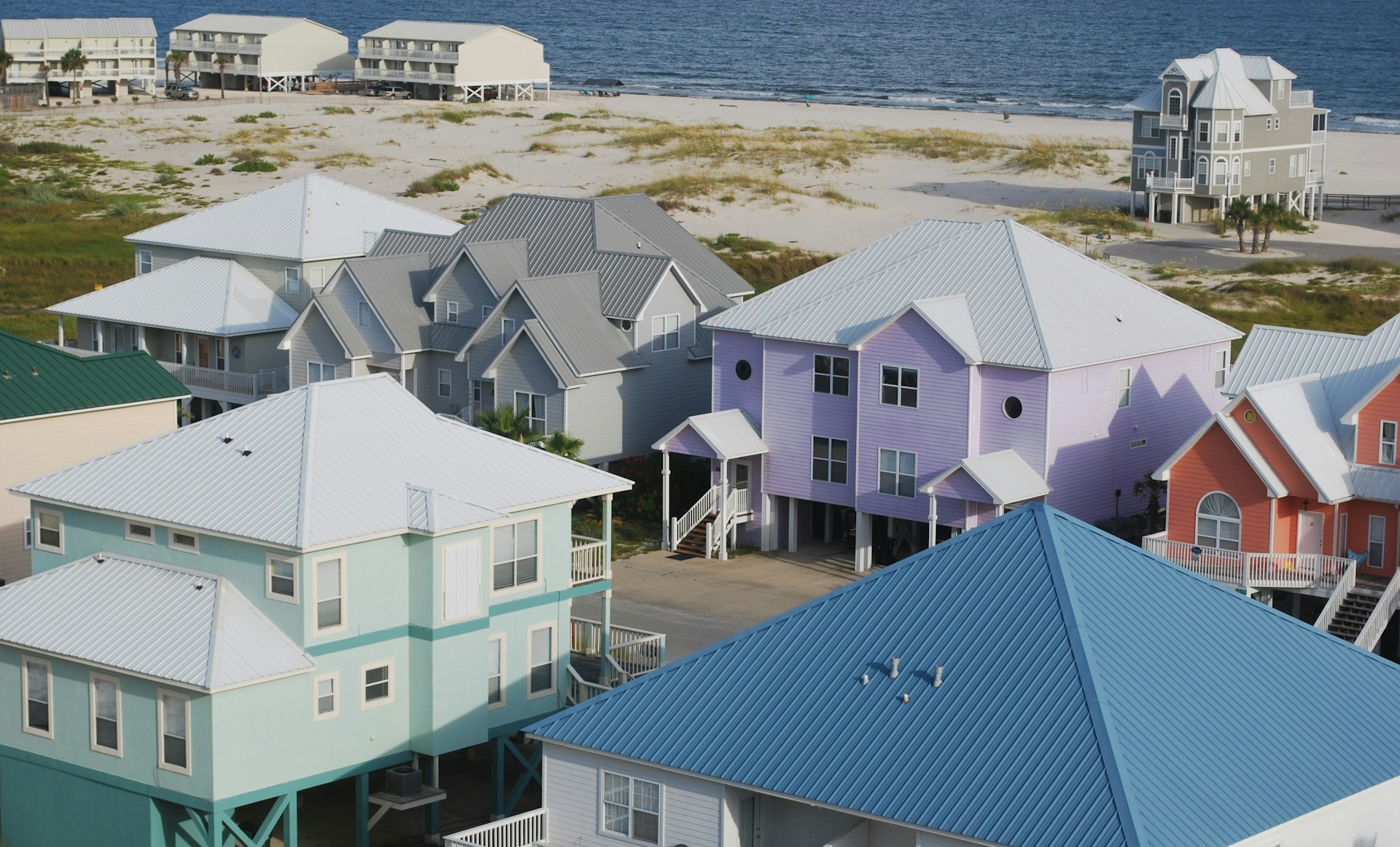 Navigating the Impact of Climate Change on Coastal Real Estate: Risks, Strategies, and Opportunities